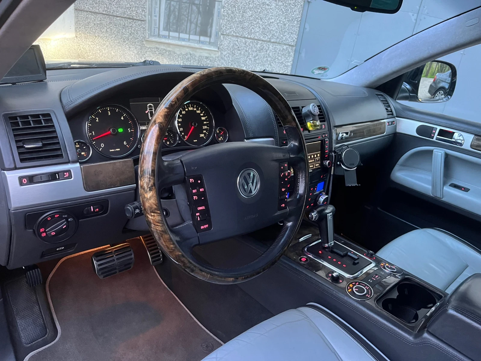 VW Touareg R line , снимка 8 - Автомобили и джипове - 53620742