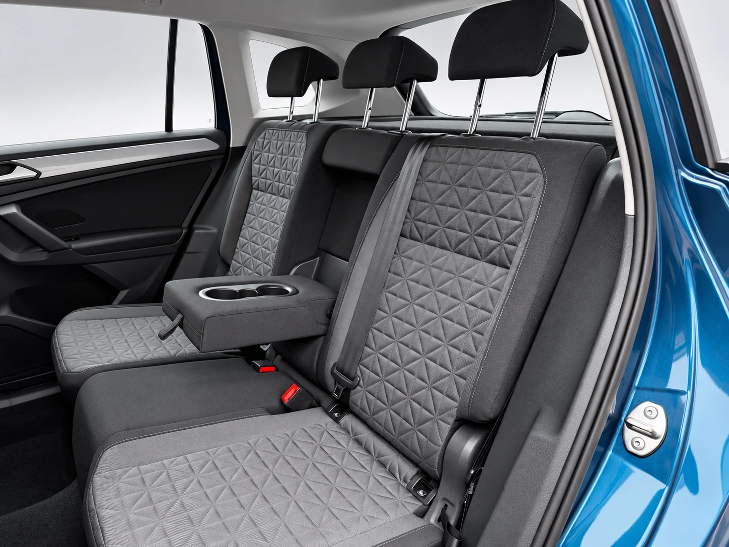 VW Tiguan 2.0_TDI SCR_93000_км, снимка 10 - Автомобили и джипове - 55713326
