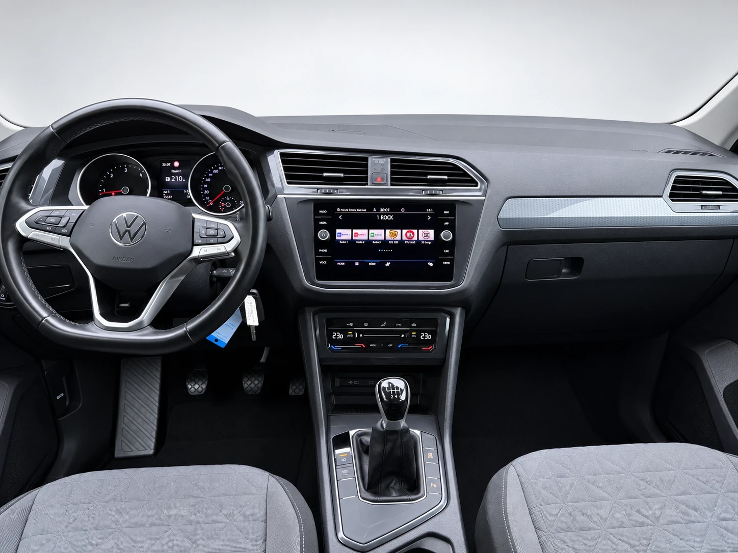 VW Tiguan 2.0_TDI SCR_93000_км, снимка 11 - Автомобили и джипове - 55713326