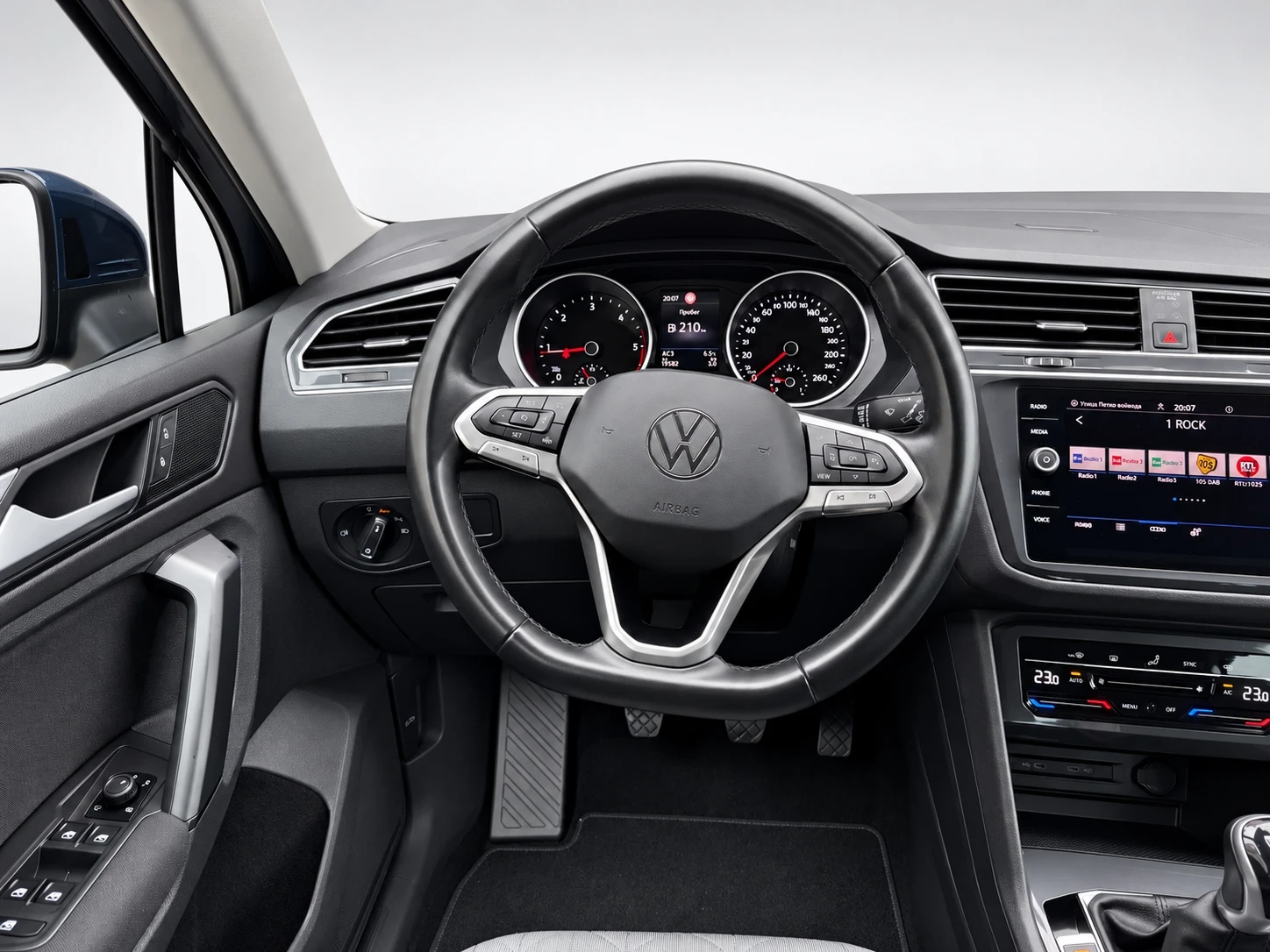 VW Tiguan 2.0_TDI SCR_93000_км, снимка 13 - Автомобили и джипове - 55713326