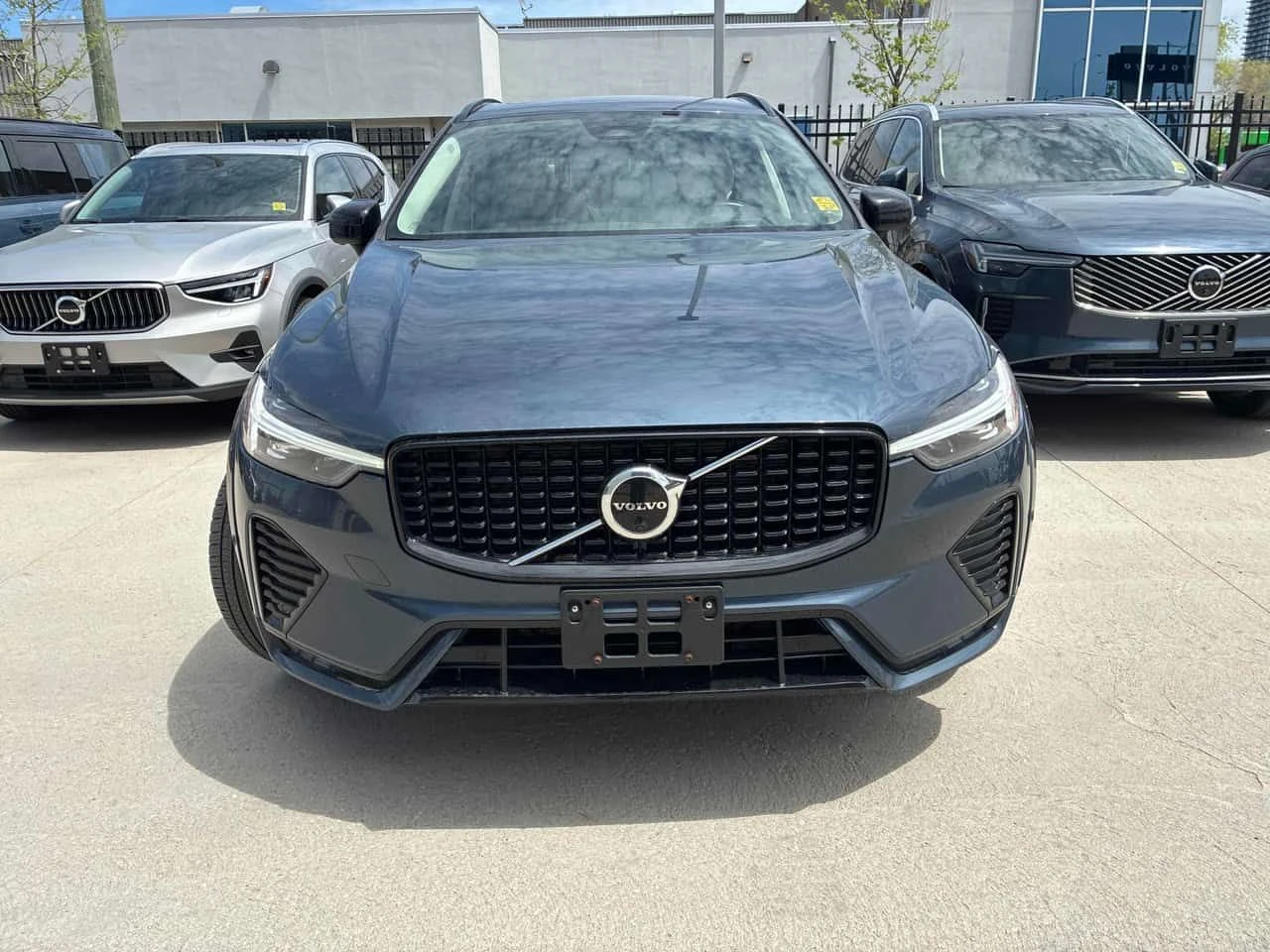 Volvo XC60 Ultimate Dark Theme  CARFAX, снимка 6 - Автомобили и джипове - 54756357