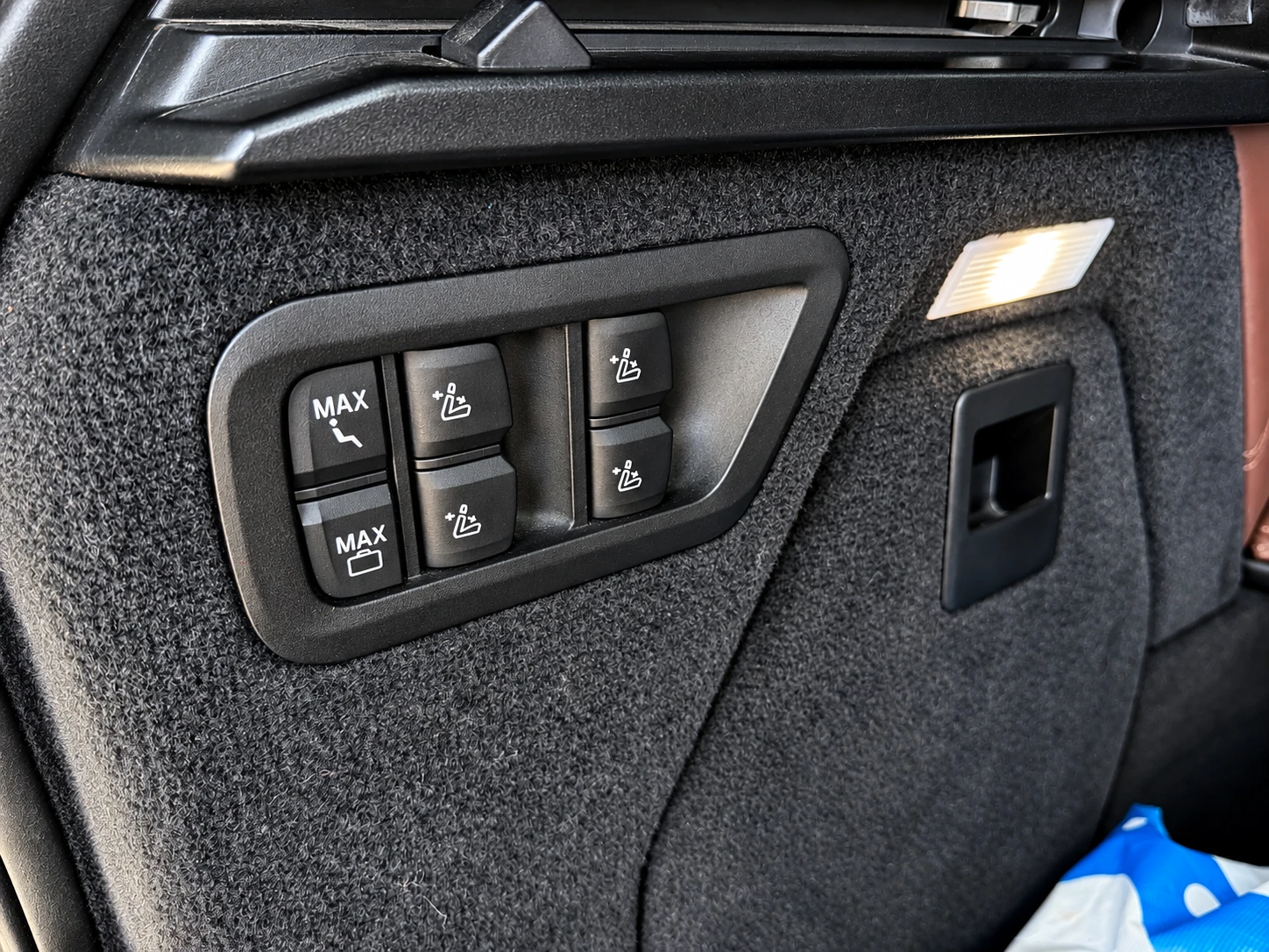 BMW X7 M50d Individual 6 + 1, снимка 13 - Автомобили и джипове - 56130447
