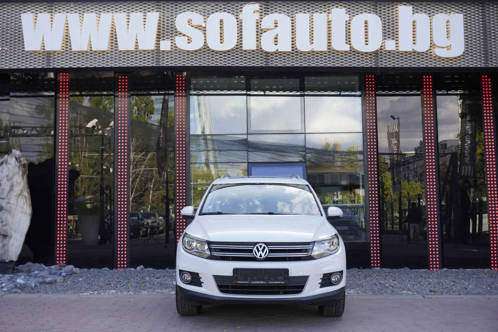 VW Tiguan 2.0 TDI 4Motion, снимка 2 - Автомобили и джипове - 56196179