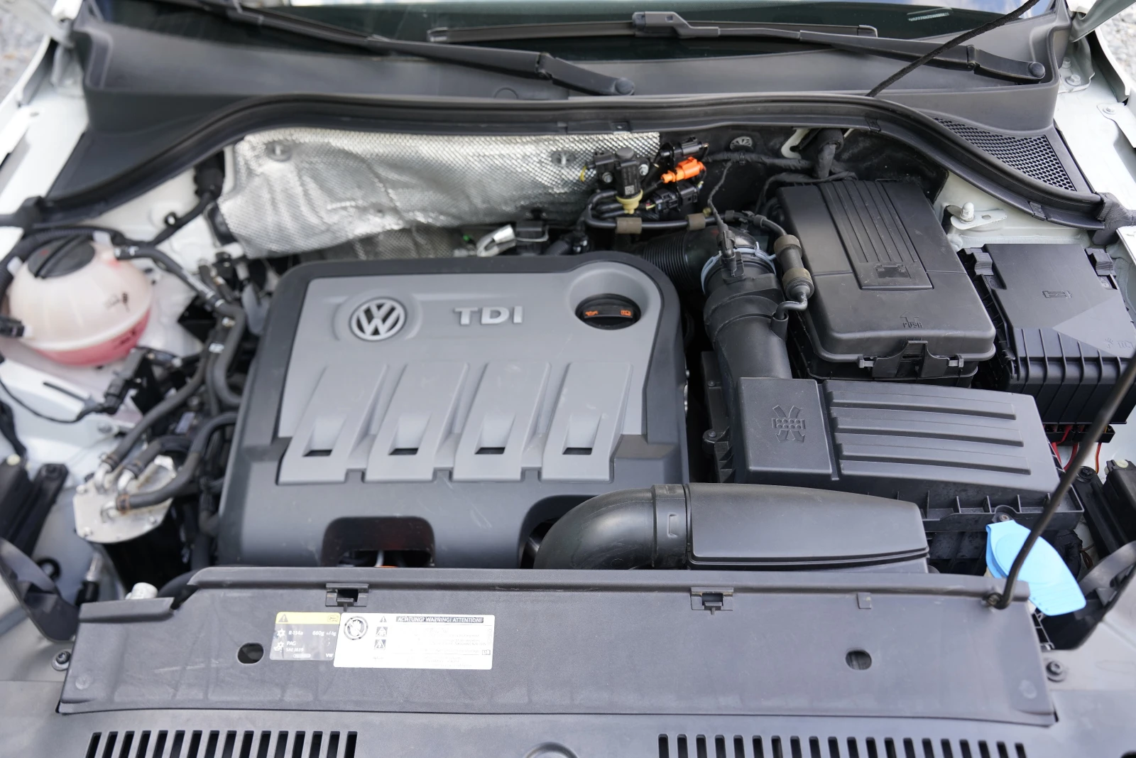 VW Tiguan 2.0 TDI 4Motion, снимка 15 - Автомобили и джипове - 56196179