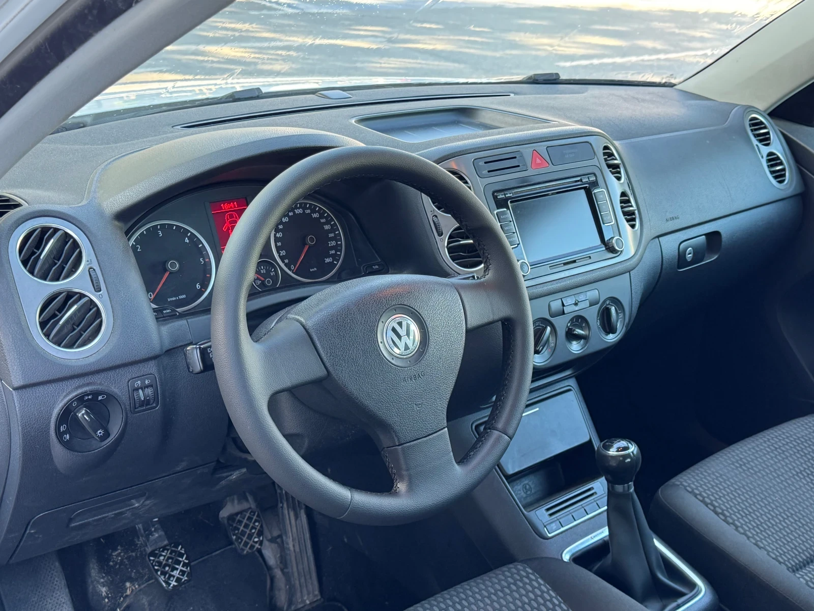 VW Tiguan 2.0 TDI 4х4 навигация панорама , снимка 8 - Автомобили и джипове - 56328750