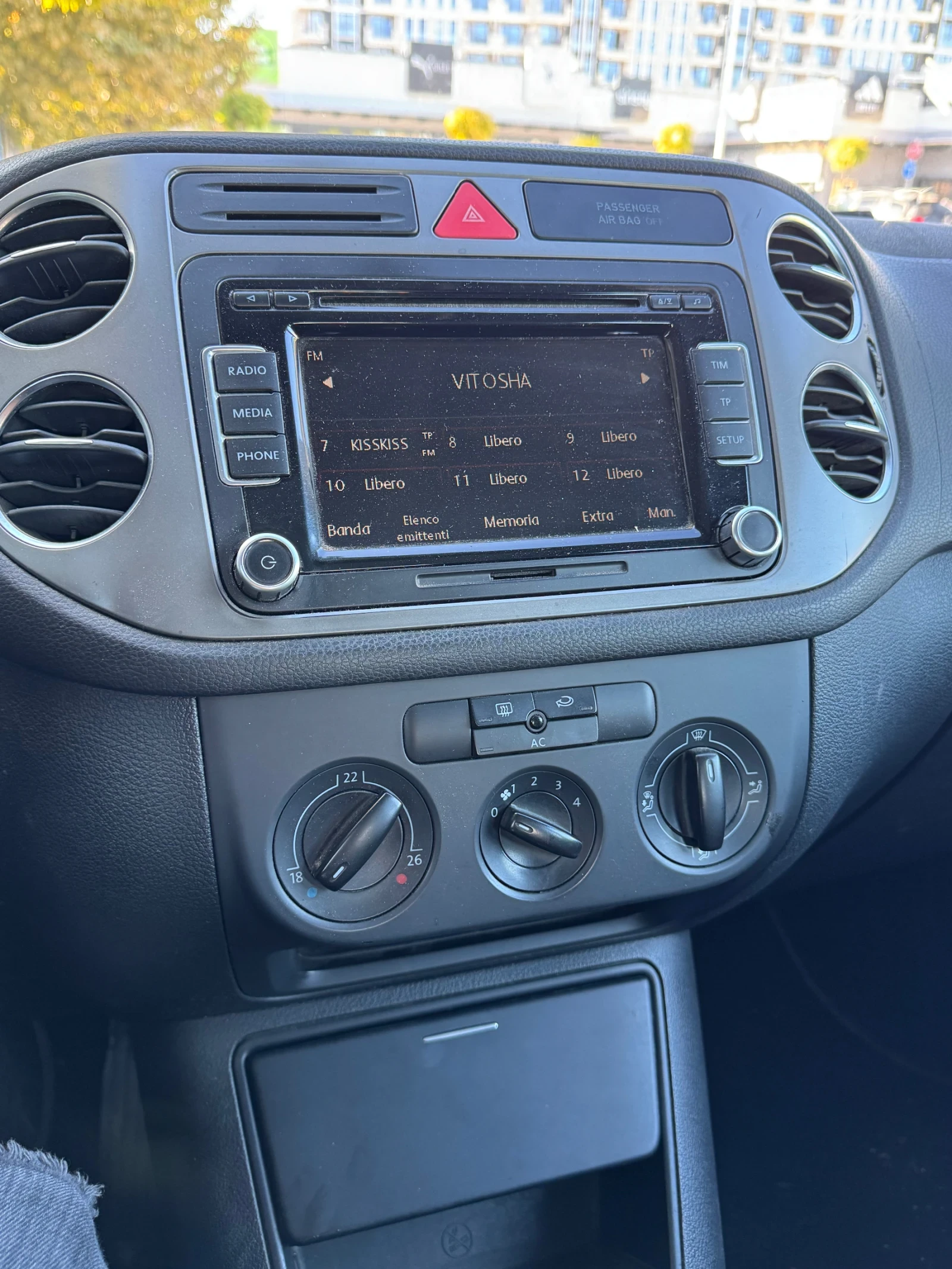 VW Tiguan 2.0 TDI 4х4 навигация панорама , снимка 10 - Автомобили и джипове - 56328750