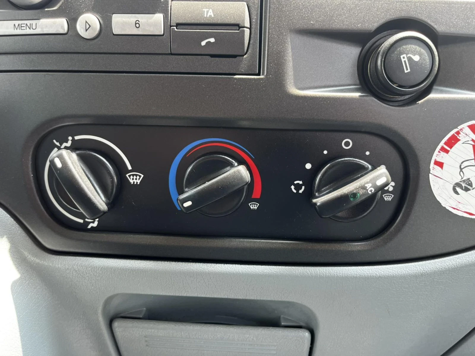 Ford Transit 2.2TDCI KLIMA 6SK. 9MES. LANG - изображение 10