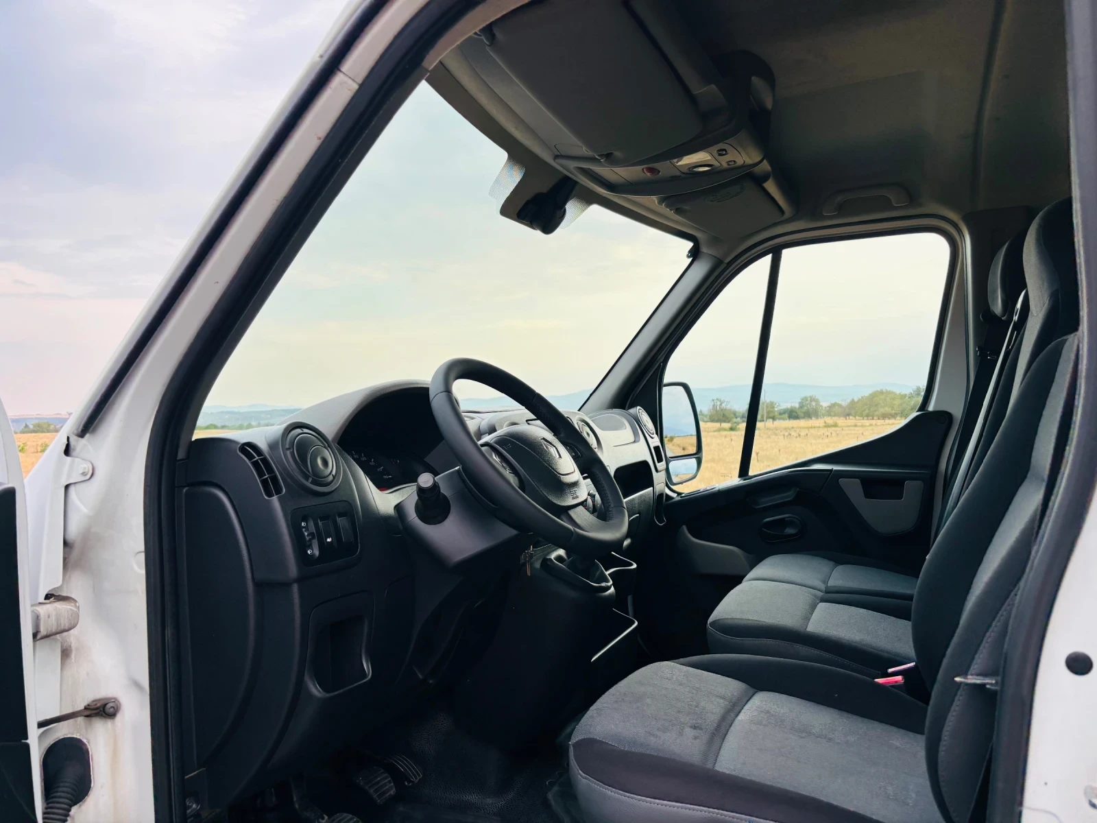 Renault Master 140000km!!!, снимка 12 - Бусове и автобуси - 56574130