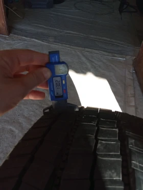 Гуми, снимка 3