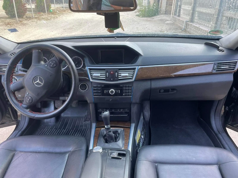 Mercedes-Benz E 200, снимка 10 - Автомобили и джипове - 47680487