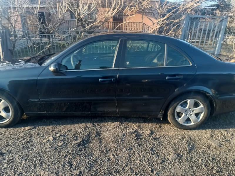 Mercedes-Benz E 220, снимка 7 - Автомобили и джипове - 48524660