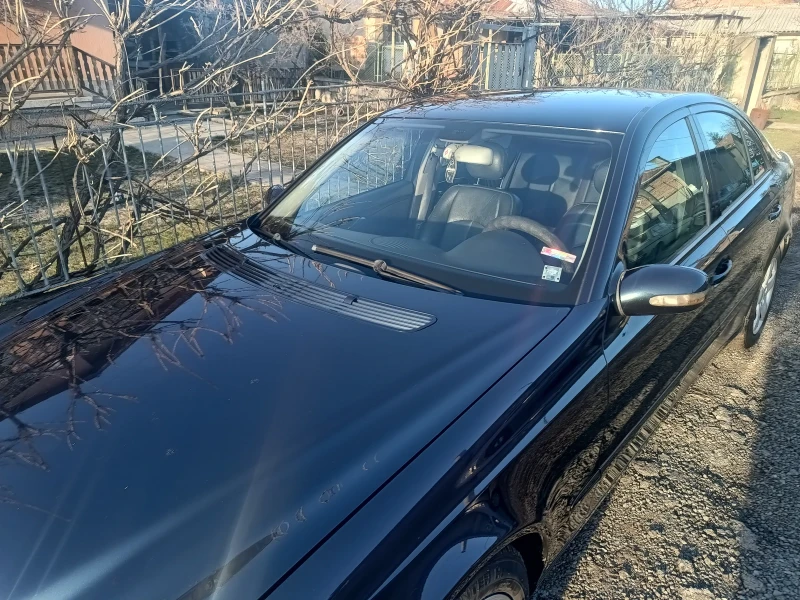 Mercedes-Benz E 220, снимка 5 - Автомобили и джипове - 48524660