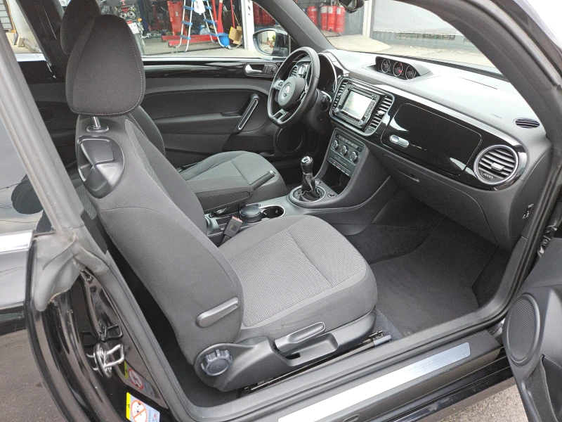 VW Beetle Maggiolino/1.6TDI/BLACK FRIDAY/LED/NAVI/БЛУТУТ/EU5, снимка 15 - Автомобили и джипове - 50485351