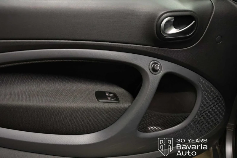Smart Fortwo cabrio EQ Brabus Full LED, снимка 13 - Автомобили и джипове - 51255539