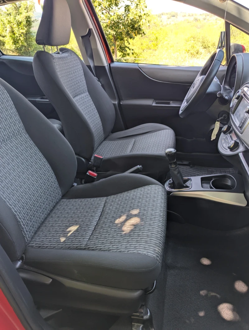 Toyota Yaris 1.0 vvti, снимка 12 - Автомобили и джипове - 51454283