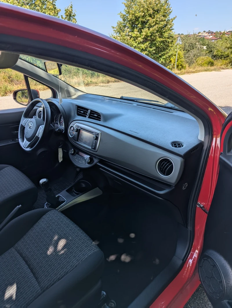Toyota Yaris 1.0 vvti, снимка 11 - Автомобили и джипове - 51454283