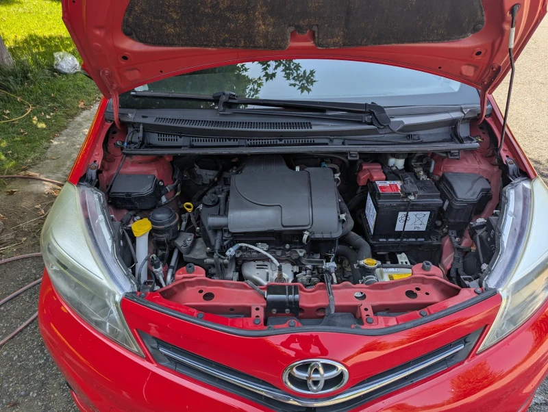 Toyota Yaris 1.0 vvti, снимка 14 - Автомобили и джипове - 51454283