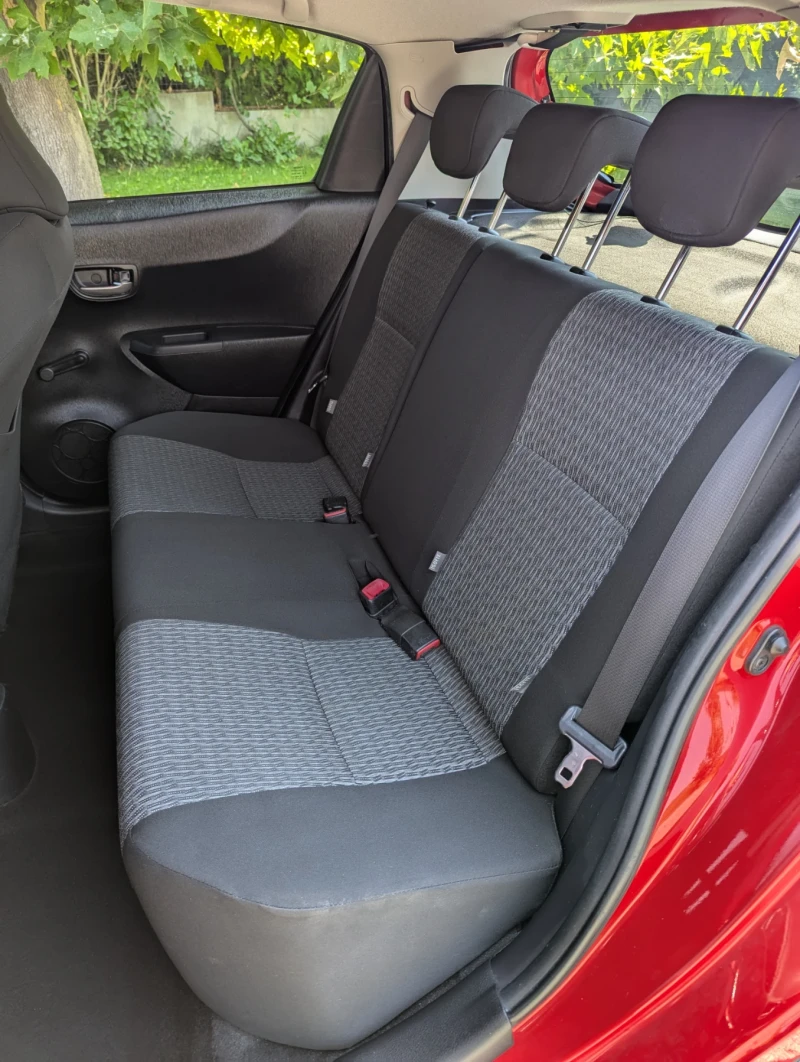 Toyota Yaris 1.0 vvti, снимка 10 - Автомобили и джипове - 51454283