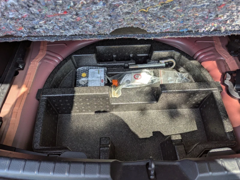 Toyota Yaris 1.0 vvti, снимка 15 - Автомобили и джипове - 51454283