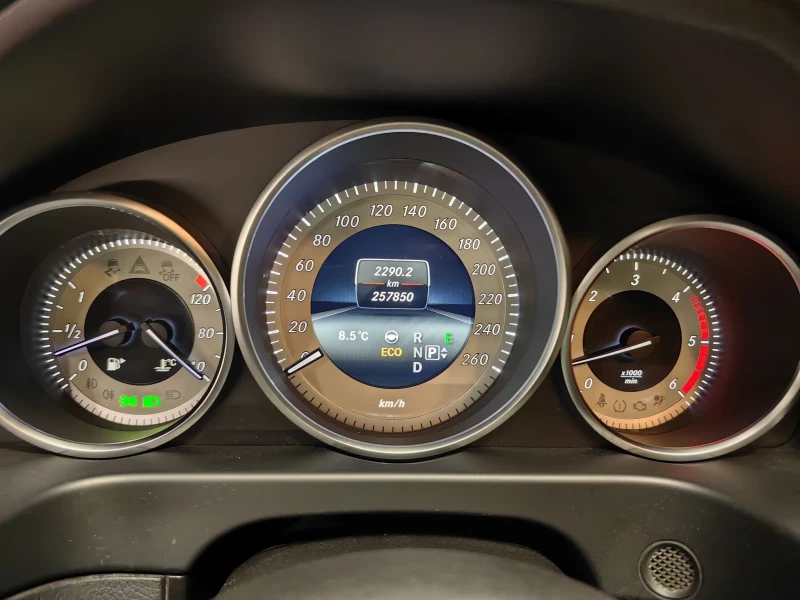 Mercedes-Benz E 350 BLUETEC* 4 MATIC* AMG PACK* РЕГ, снимка 10 - Автомобили и джипове - 52572559