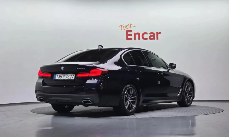 BMW 523 5 Series (G30) 523D ​​M Sports , снимка 2 - Автомобили и джипове - 53362810