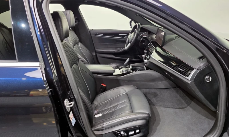 BMW 523 5 Series (G30) 523D ​​M Sports , снимка 10 - Автомобили и джипове - 53362810