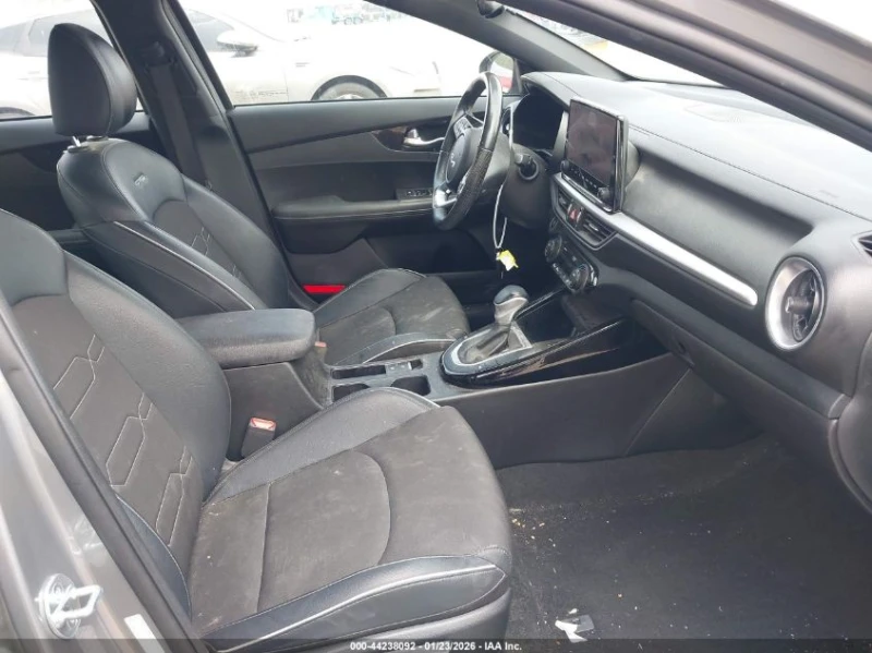 Kia Forte 2l Gt-Line, снимка 5 - Автомобили и джипове - 53597782