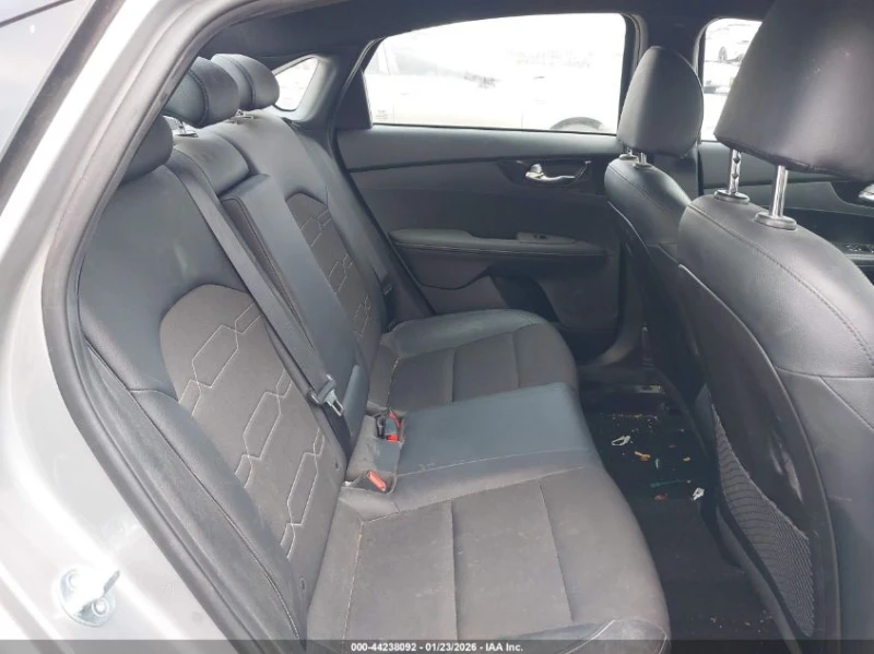 Kia Forte 2l Gt-Line, снимка 8 - Автомобили и джипове - 53597782