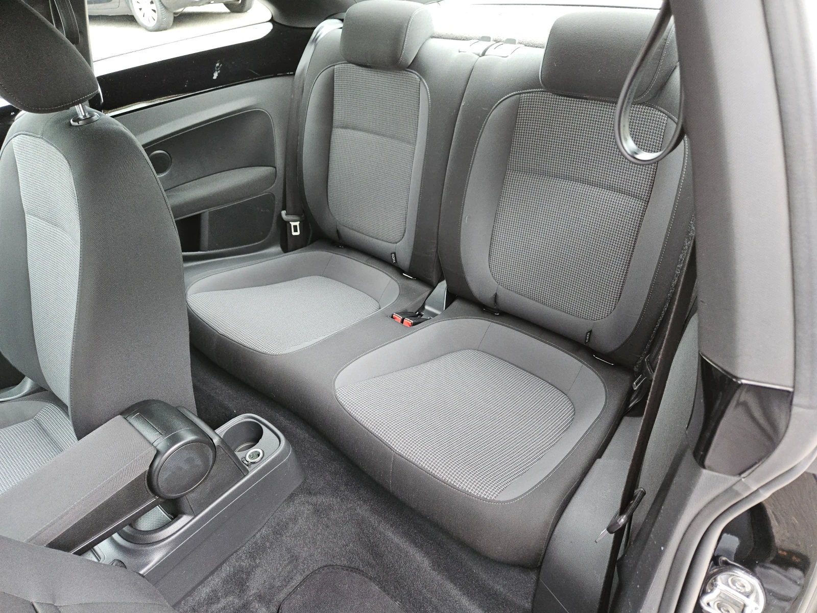 VW Beetle Maggiolino/1.6TDI/105k.c/LED/NAVI/БЛУТУТ/EURO 5B | Mobile.bg — изображение 16