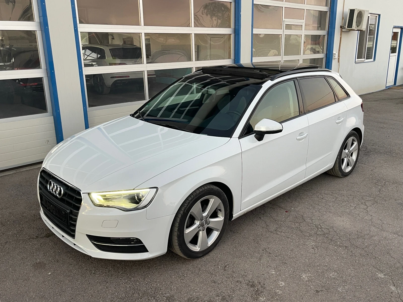 Audi A3 Sportback* Панорама* Подгрев на седалки* Bang&Oluf - изображение 2