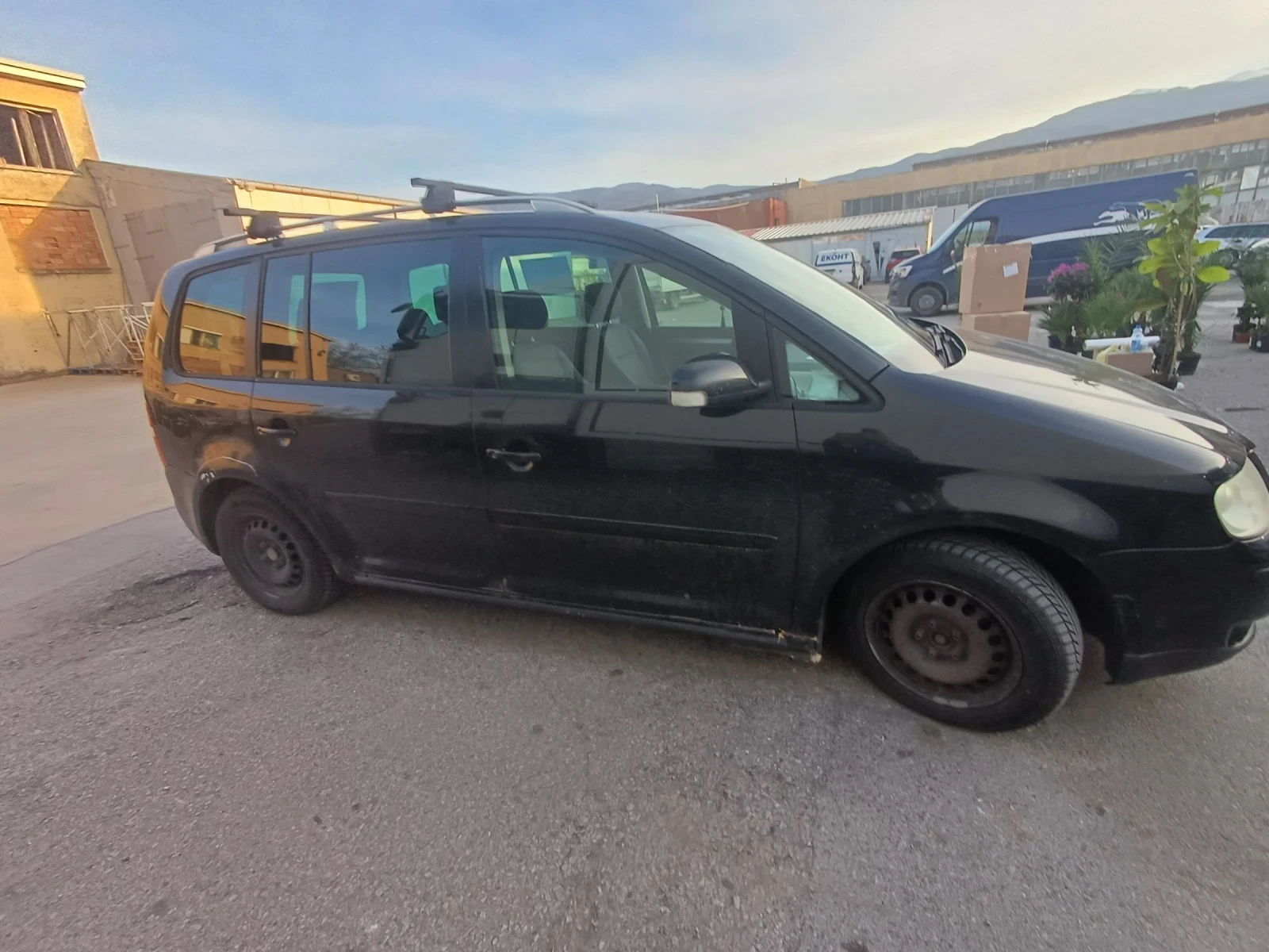 VW Touran, снимка 2 - Автомобили и джипове - 53786226