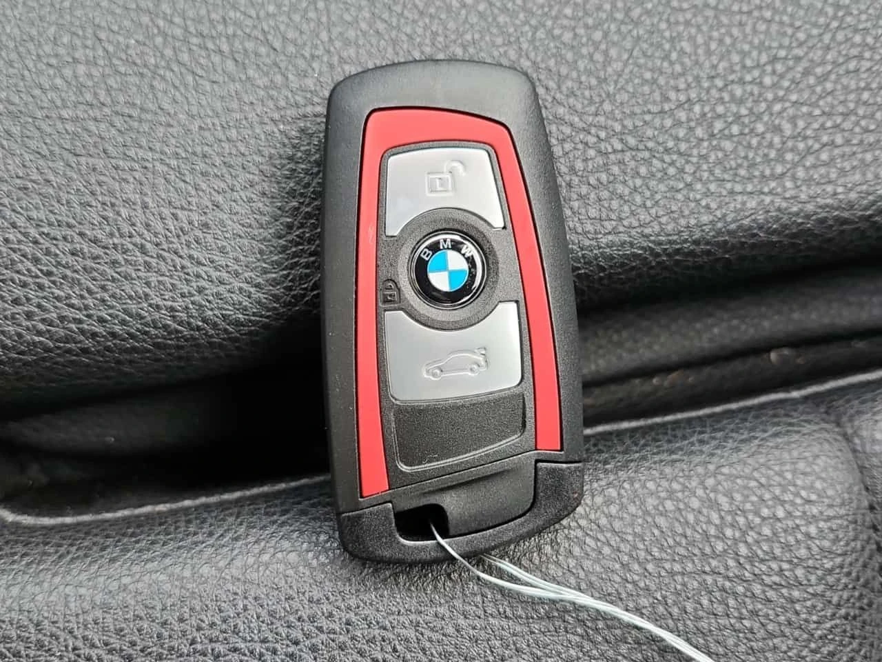 BMW 330 I xDrive| PANORAMA| CARFAX| , снимка 17 - Автомобили и джипове - 54064560