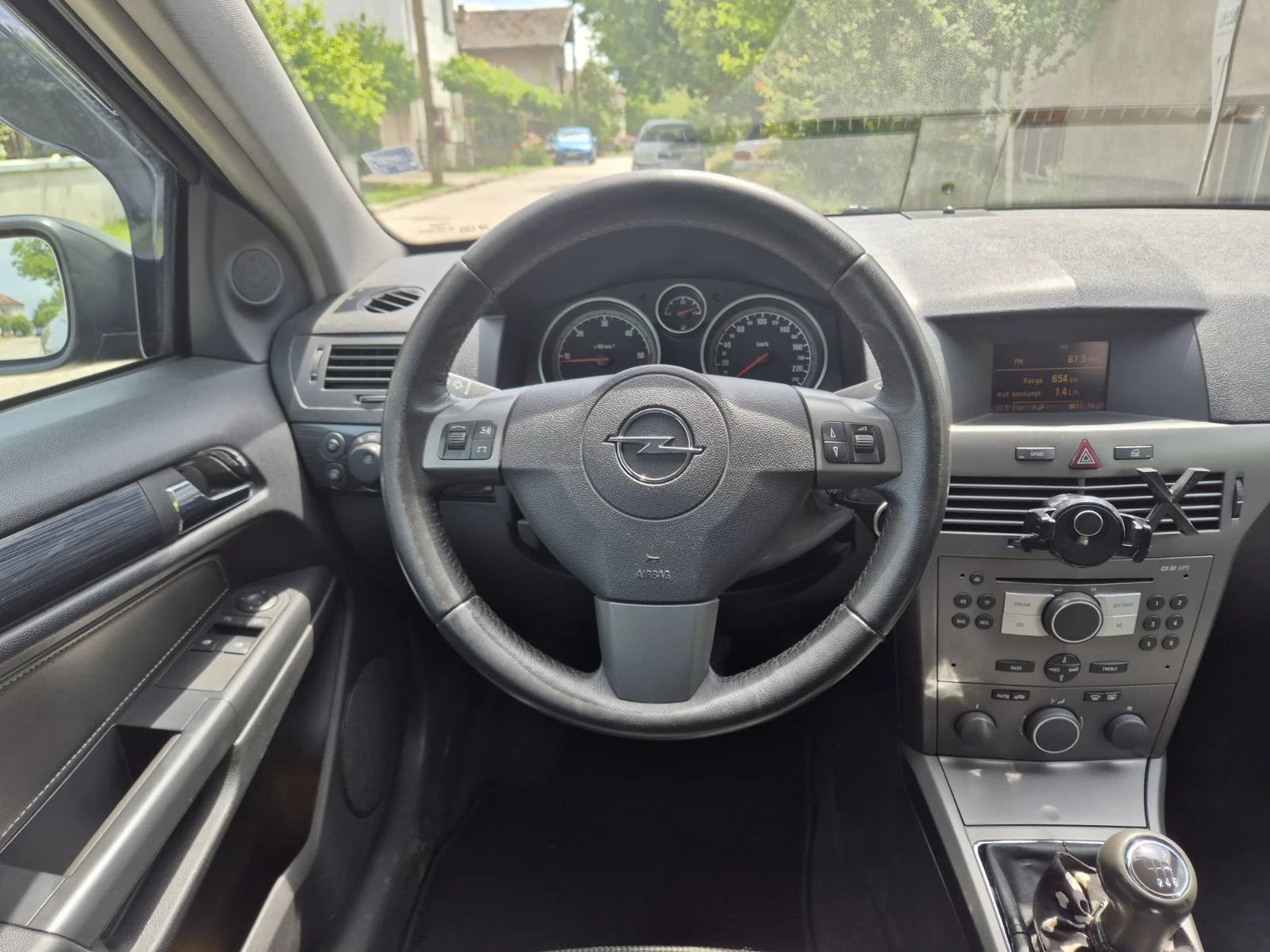 Opel Astra GTC 1.9CDTI, снимка 3 - Автомобили и джипове - 55014262