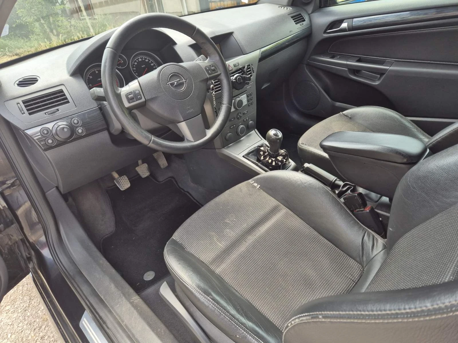 Opel Astra GTC 1.9CDTI, снимка 4 - Автомобили и джипове - 55014262