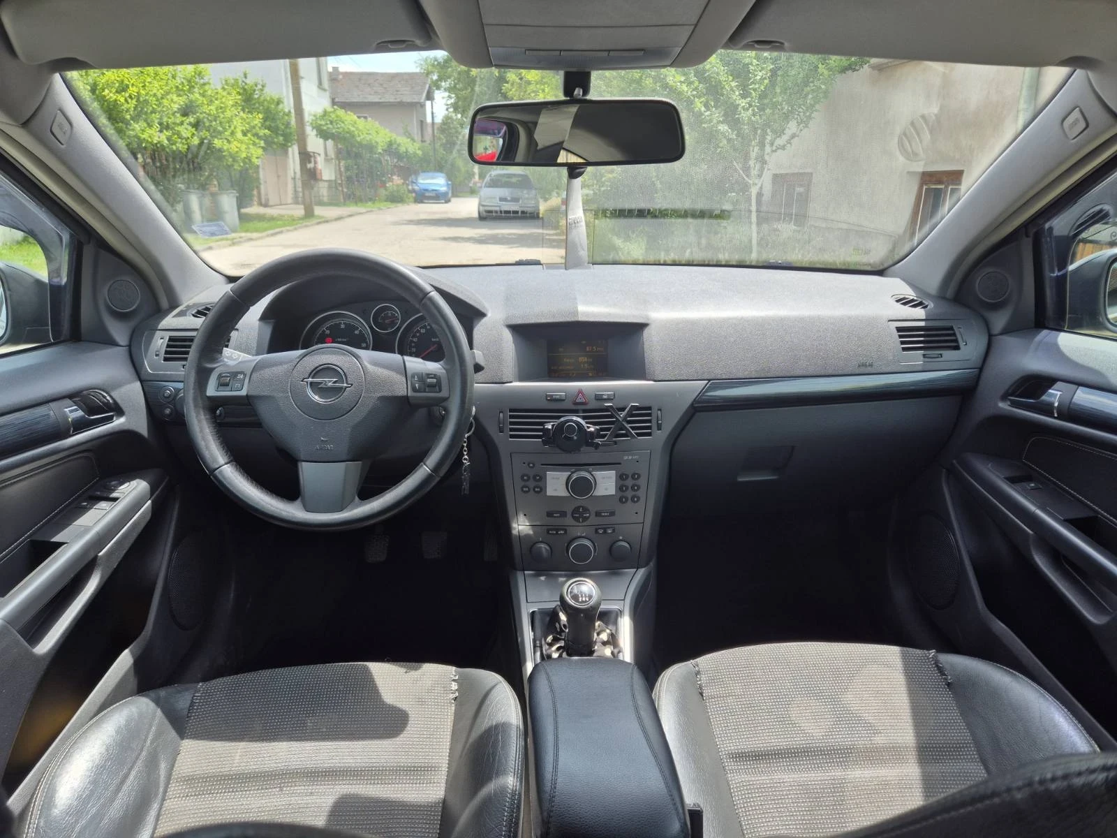 Opel Astra GTC 1.9CDTI, снимка 6 - Автомобили и джипове - 55014262