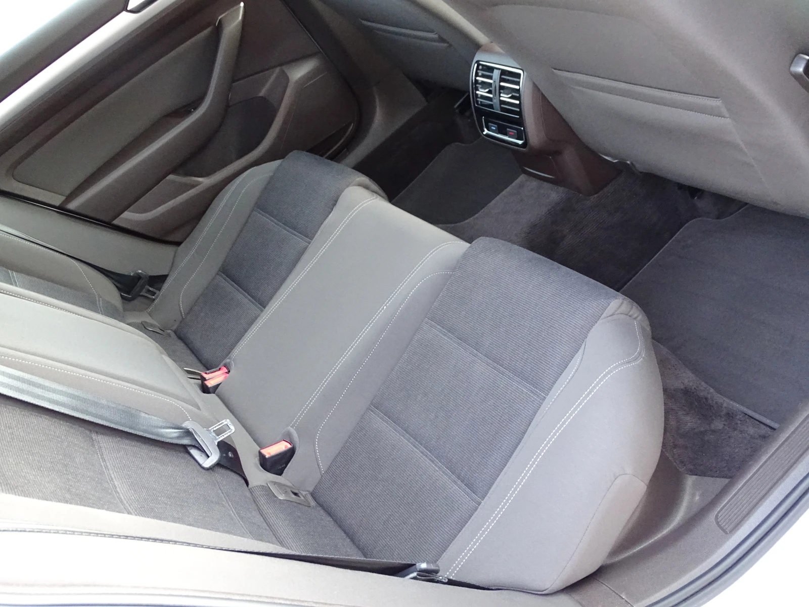 VW Passat 2.0TDI 150 Коня_* LED_* , снимка 12 - Автомобили и джипове - 55658694