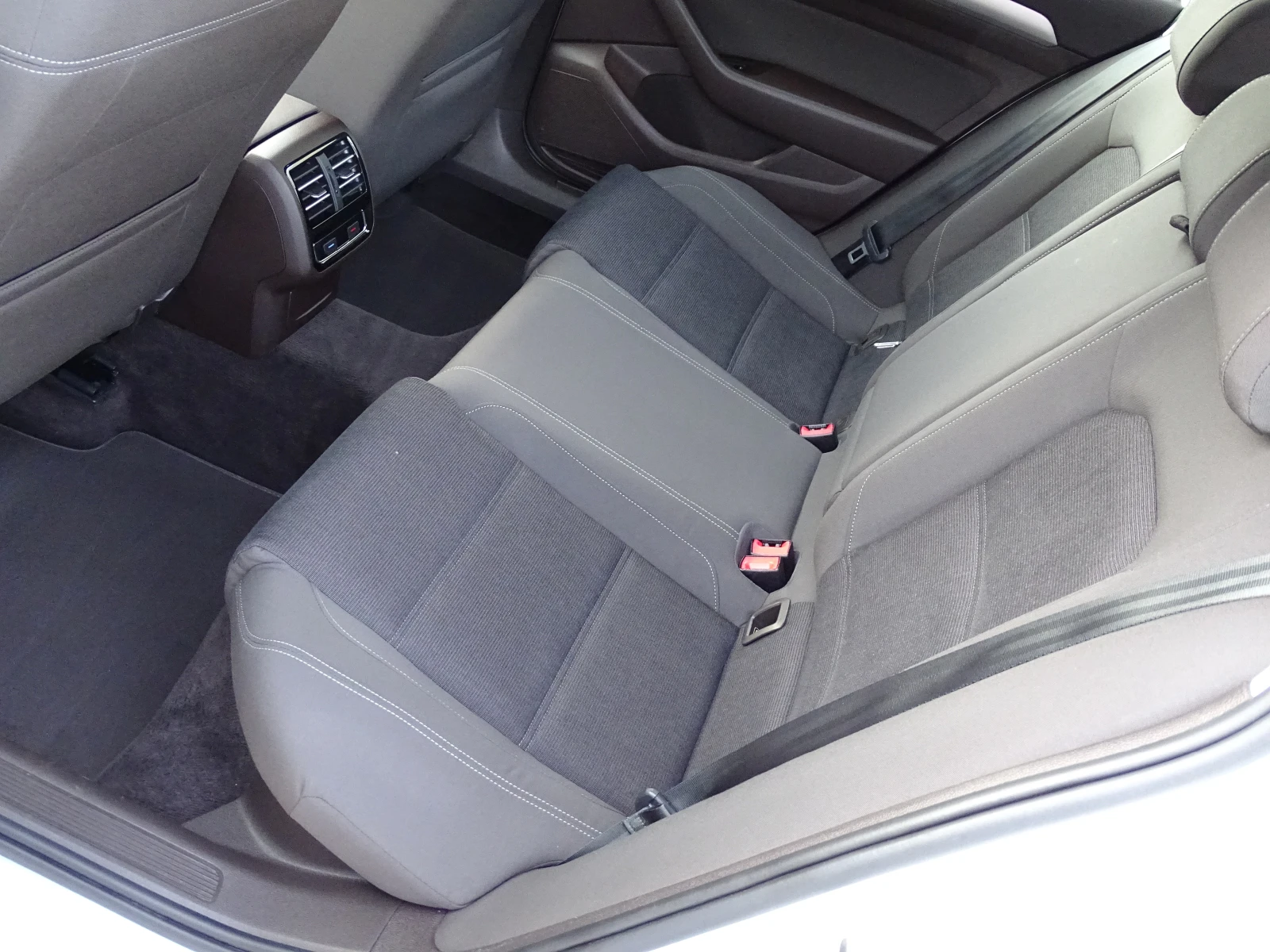 VW Passat 2.0TDI 150 Коня_* LED_* , снимка 11 - Автомобили и джипове - 55658694