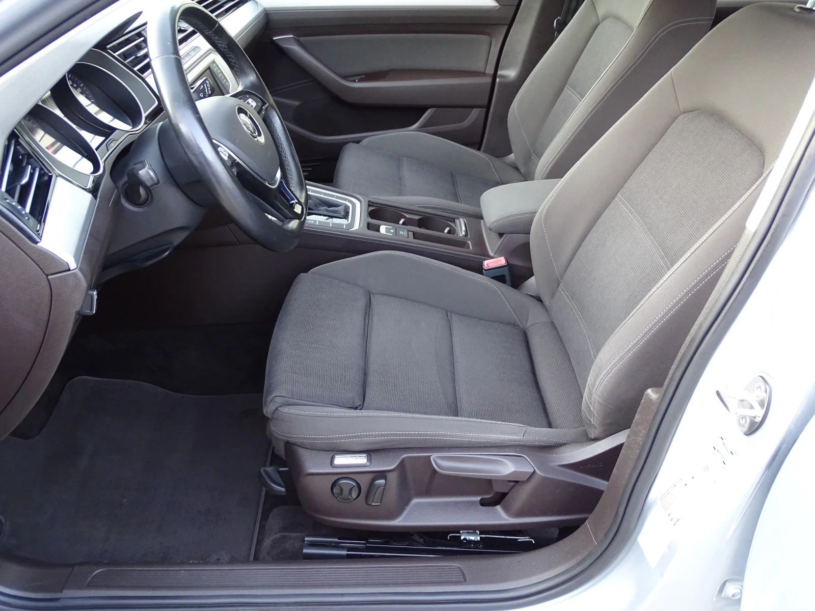 VW Passat 2.0TDI 150 Коня_* LED_* , снимка 8 - Автомобили и джипове - 55658694