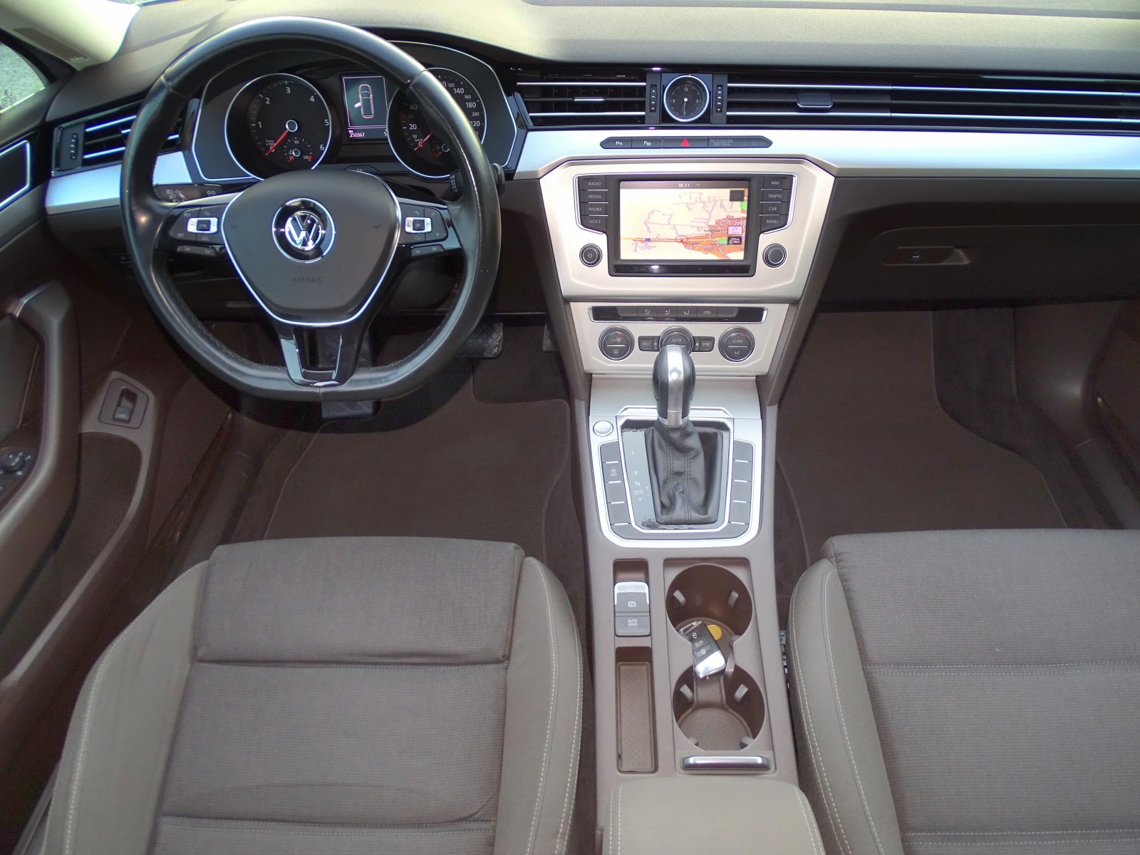 VW Passat 2.0TDI 150 Коня_* LED_* , снимка 10 - Автомобили и джипове - 55658694