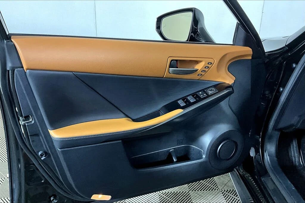 Lexus IS 300 Luxury Package, снимка 8 - Автомобили и джипове - 56199208
