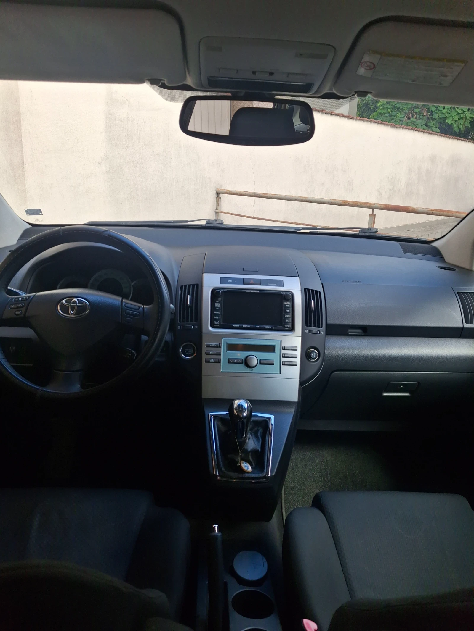 Toyota Corolla verso 1.8 vvt-i, снимка 8 - Автомобили и джипове - 56247324