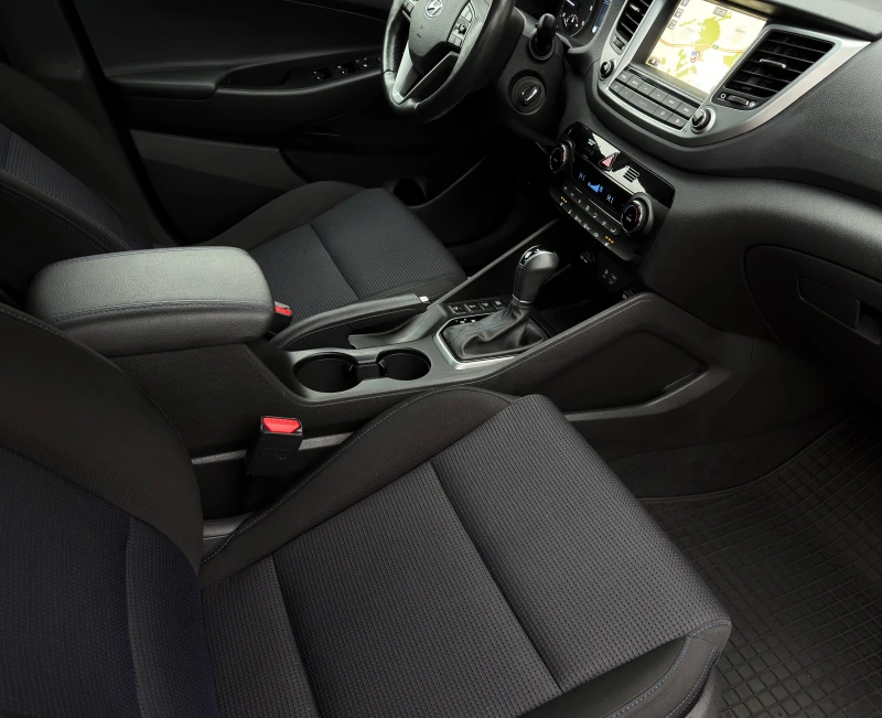 Hyundai Tucson 2.0CRDI/4X4/AВТОМАТ/РЕАЛЕН ДОКАЗЕУМ ПРОБЕГ/ЕВРО6, снимка 9 - Автомобили и джипове - 53271738