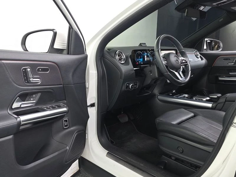 Mercedes-Benz GLA GLA220| 190к.с.| ВКЛ.ТЕХНОТЕСТ, снимка 10 - Автомобили и джипове - 55172380