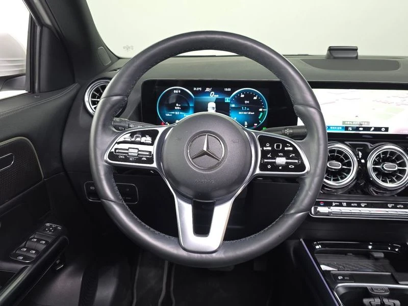 Mercedes-Benz GLA GLA220| 190к.с.| ВКЛ.ТЕХНОТЕСТ, снимка 13 - Автомобили и джипове - 55172380