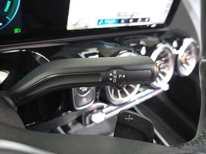 Mercedes-Benz GLA GLA220| 190к.с.| ВКЛ.ТЕХНОТЕСТ, снимка 9 - Автомобили и джипове - 55172380