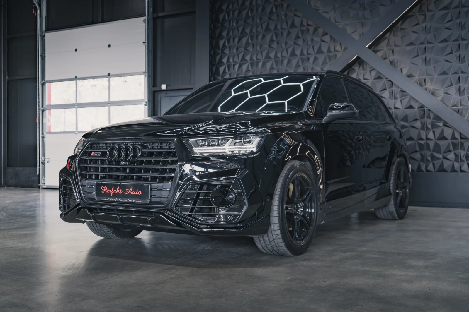 Audi SQ7 ABT EDITION * LED Таван * BOSE * TV * Керамика - изображение 3