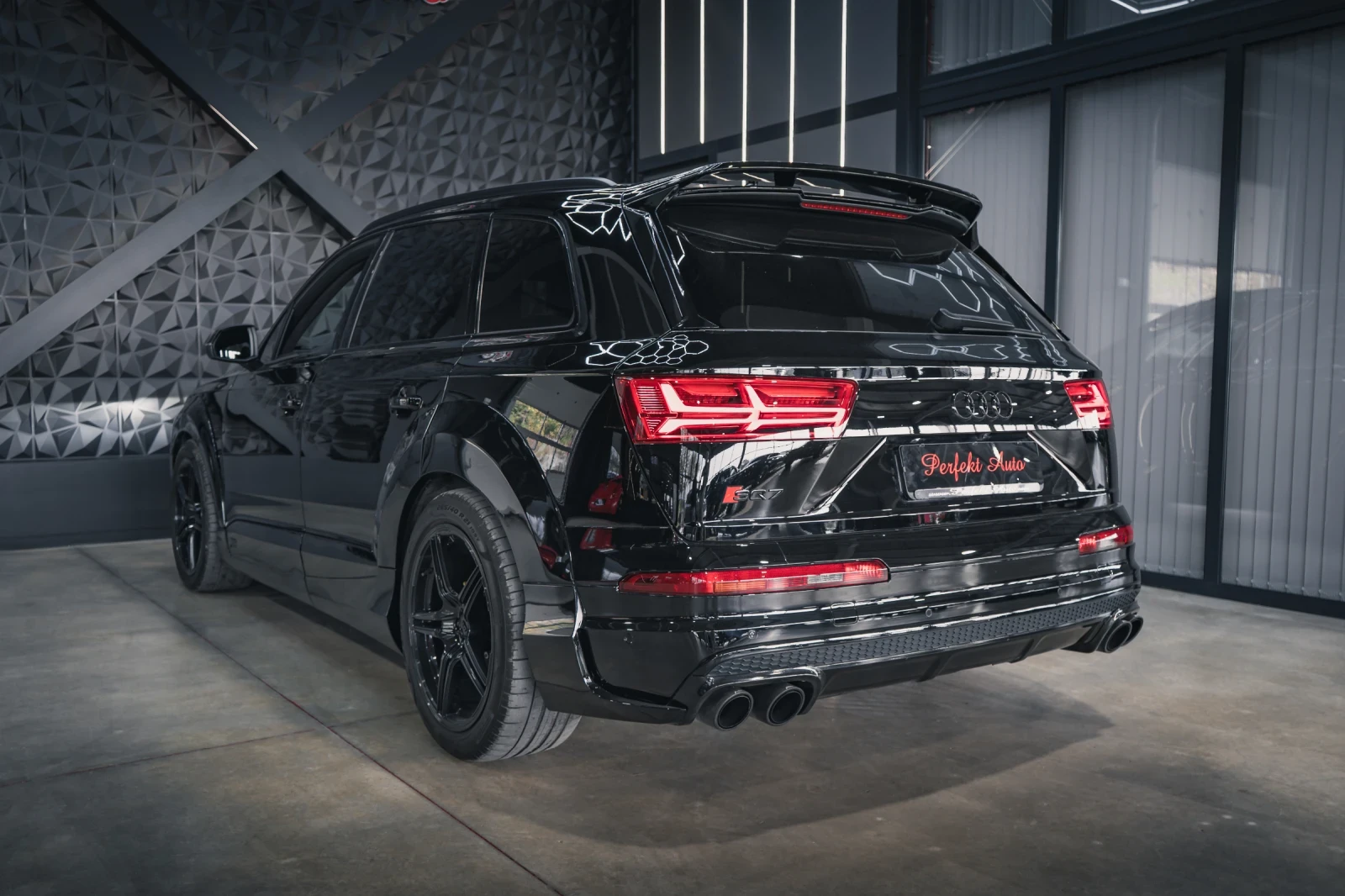 Audi SQ7 ABT EDITION * LED Таван * BOSE * TV * Керамика - изображение 4