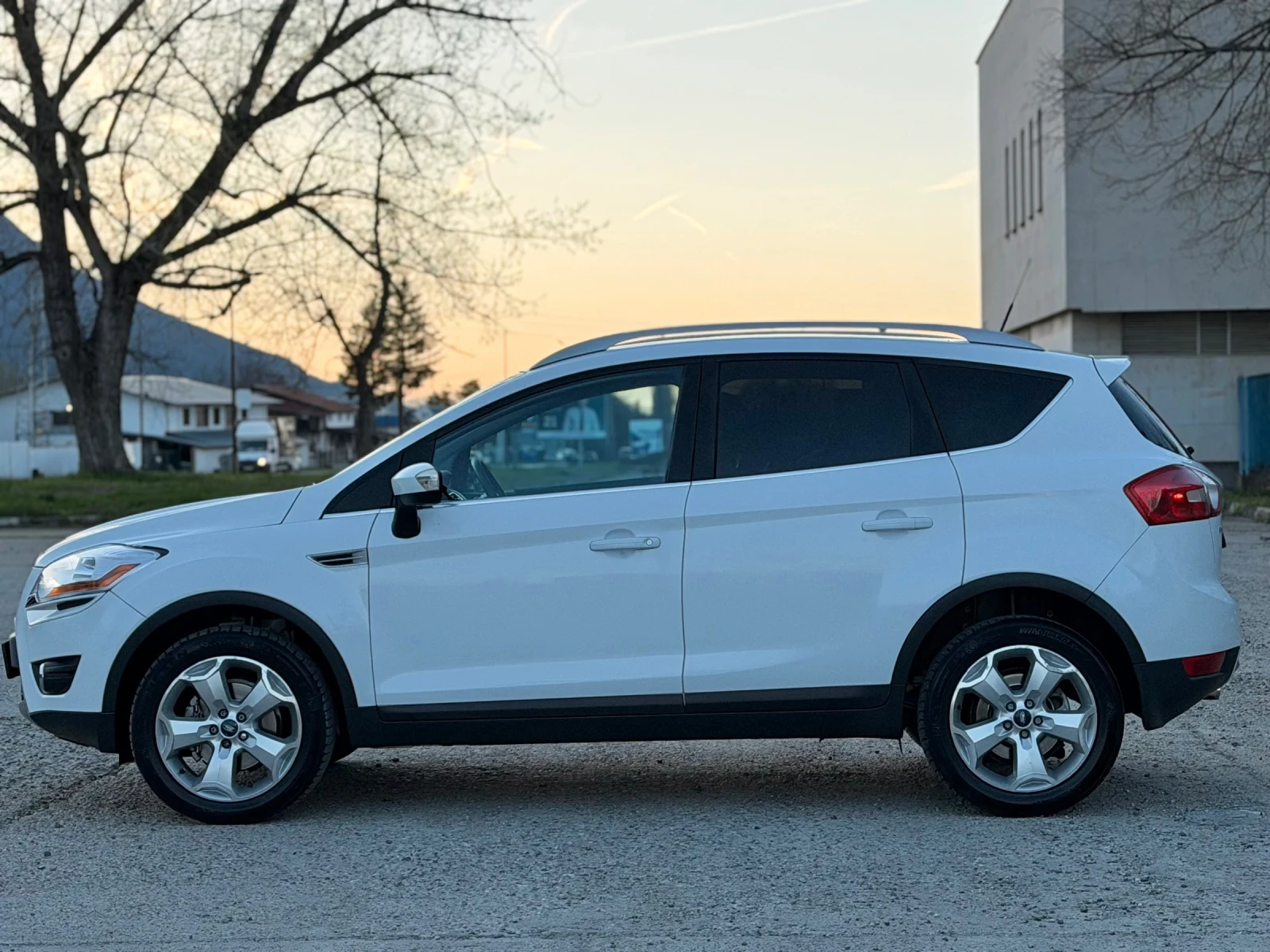 Ford Kuga 2.0TDCI/4х4/ПАНОРАМА/ИТАЛИЯ, снимка 2 - Автомобили и джипове - 54133916