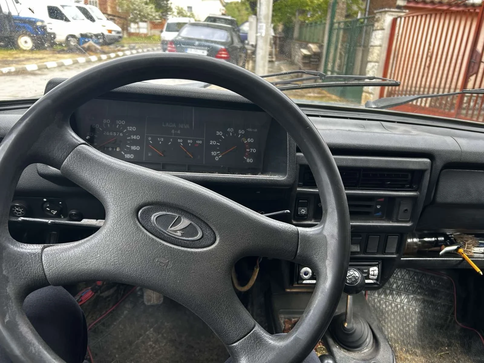 Lada Niva 1.7i, снимка 6 - Автомобили и джипове - 54305260