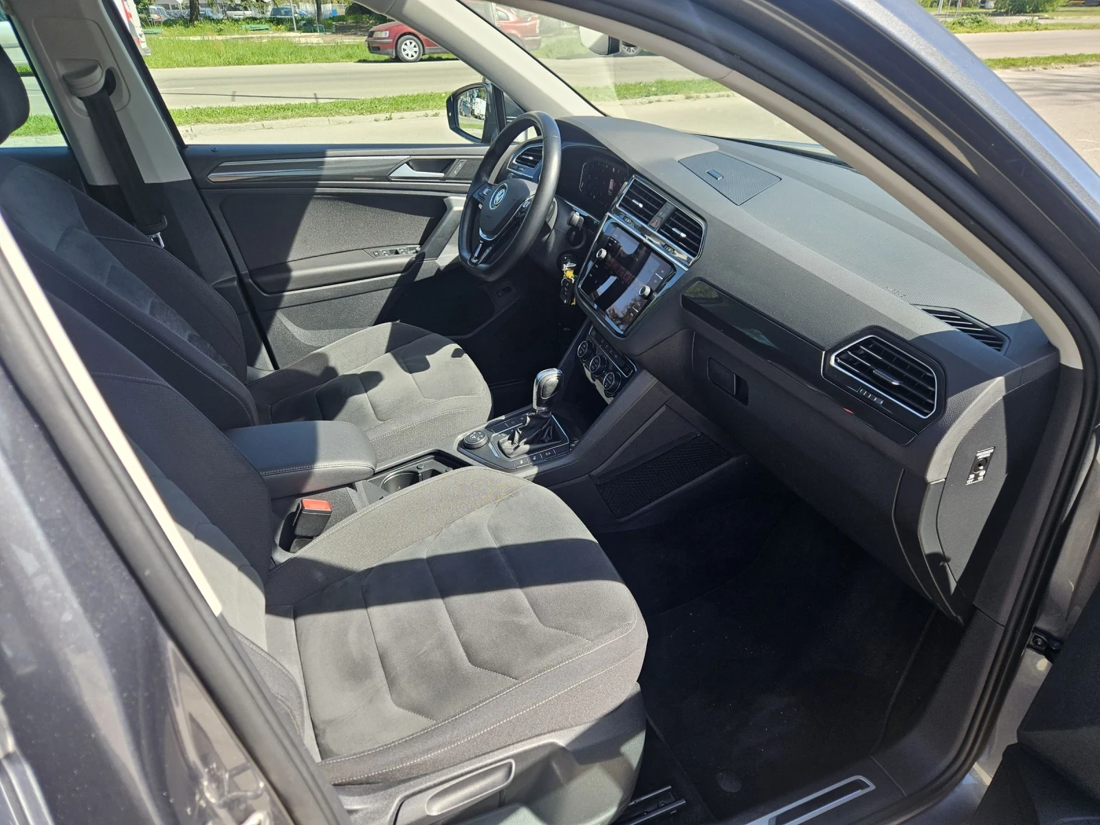 VW Tiguan 2.0 TDI 150 к.с R -LINE 4?4, снимка 10 - Автомобили и джипове - 54351184